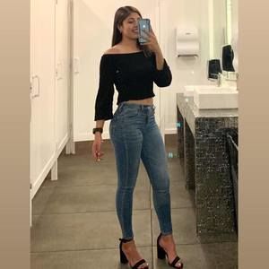 Meet your Posher, Yessica